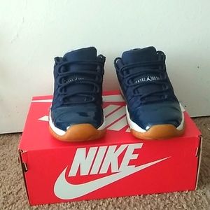 Jordan 11 low Navy Gum Big Boy 6.5Y = 8 in Women